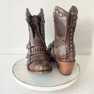 Lane SHOWDOWN Womens Cowboy Boots 9.5 Brown Short Western Cowgirl Lace-up Bootie